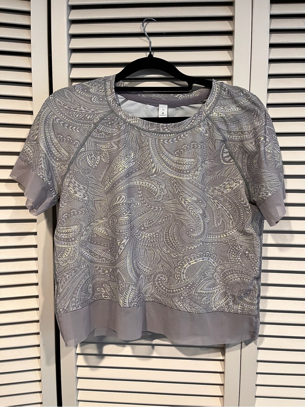 Lululemon Women's Short-Sleeve Paisley Print Top - Light Gray
